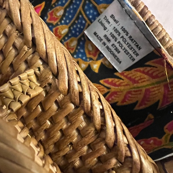 Bali Rattan Purse - Picture 5 of 7